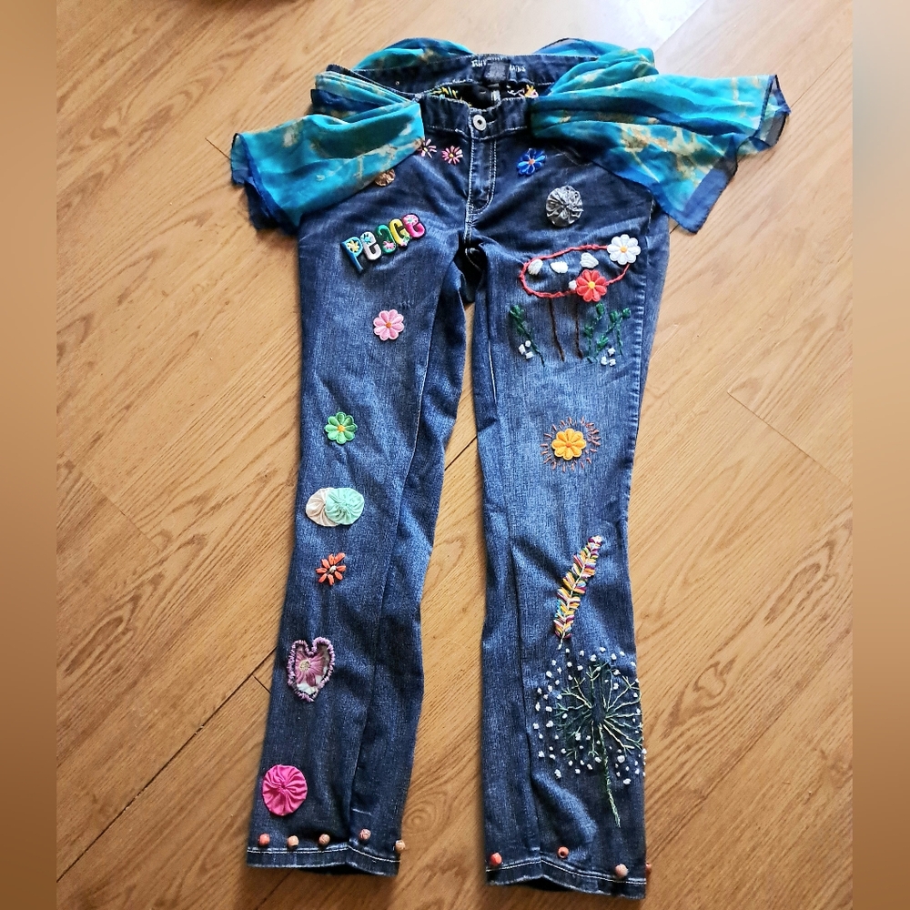 Women's hobo jeans with lots of handwork size 16 inseam 31 waist 38